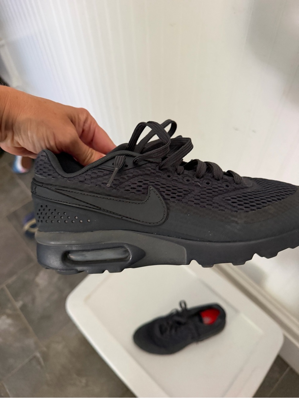 Nike Women's Black Mesh Athletic Air-Cushion Sneakers